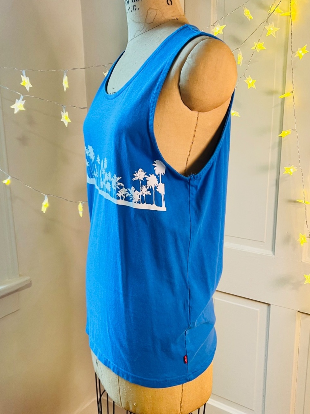 Graphic Tank Top - Picture 4 of 10